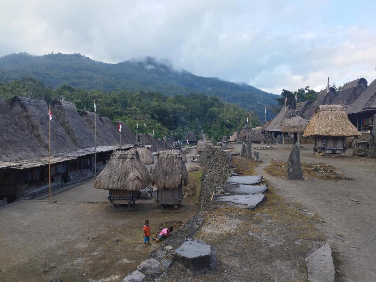 Riung Tiga Empat Tujuh Guesthouse Exterior photo