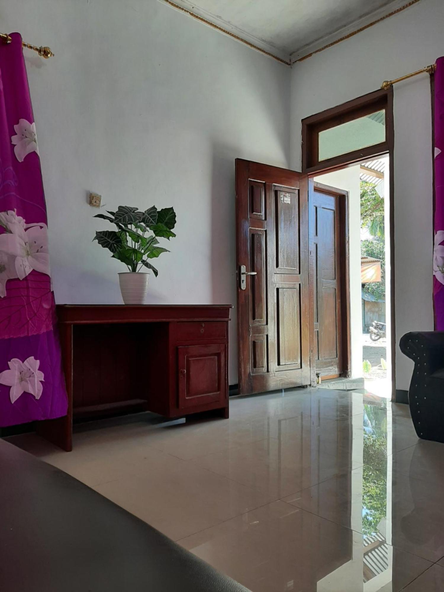 Riung Tiga Empat Tujuh Guesthouse Exterior photo